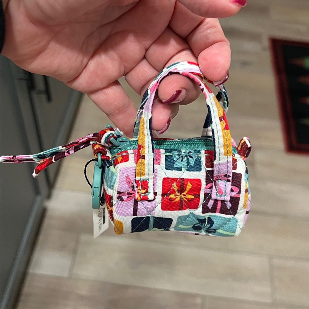 Cute. Vera Bradley Mini Coin purse Keychain - Picture 7 of 16